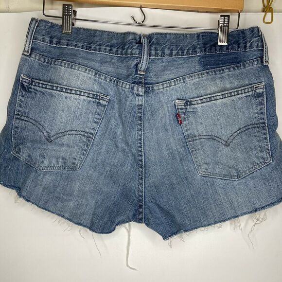 Levis Cut Off Distressed Blue Jean Denim Shorts Medium Wash size 33 - Picture 2 of 4